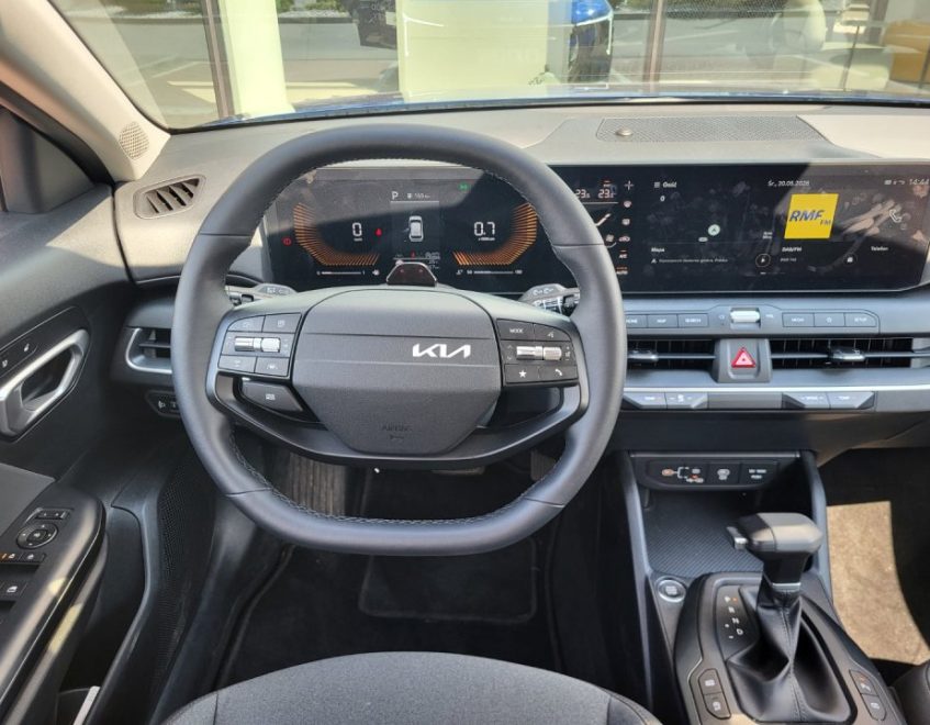 Kia K4 – zdjęcie samochodu